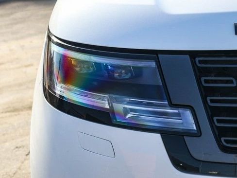 New 2025 Land Rover Range Rover Long Wheelbase SE image 11