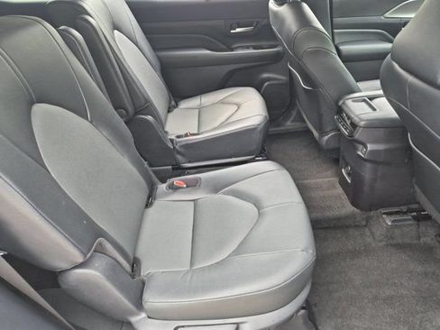 Used 2025 Toyota Grand Highlander AWD image 30