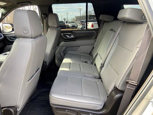 Used 2023 GMC Yukon SLT image 12