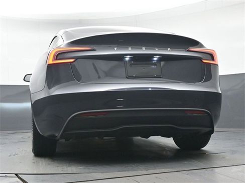 Used 2025 Tesla Model 3 image 29