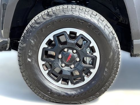 Used 2025 Toyota Tacoma TRD Off-Road AWD/4WD image 10