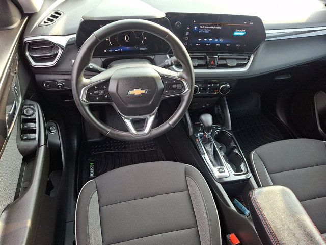 Used 2024 Chevrolet TrailBlazer LT w/ Convenience Package AWD/4WD image 2