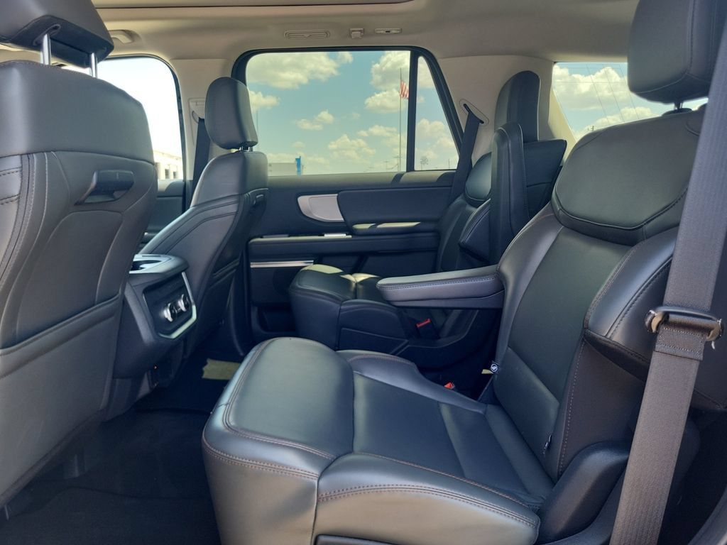 Used 2025 Ford Expedition Active RWD image 22