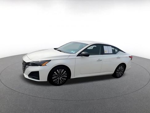 Used 2025 Nissan Altima 2.5 SV FWD image 6