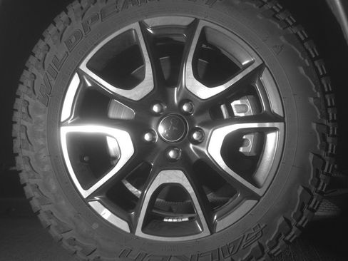 Used 2025 Jeep Compass Trailhawk image 13