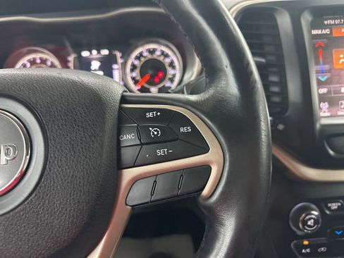 Used 2015 Jeep Cherokee Latitude w/ Cold Weather Group AWD/4WD image 36
