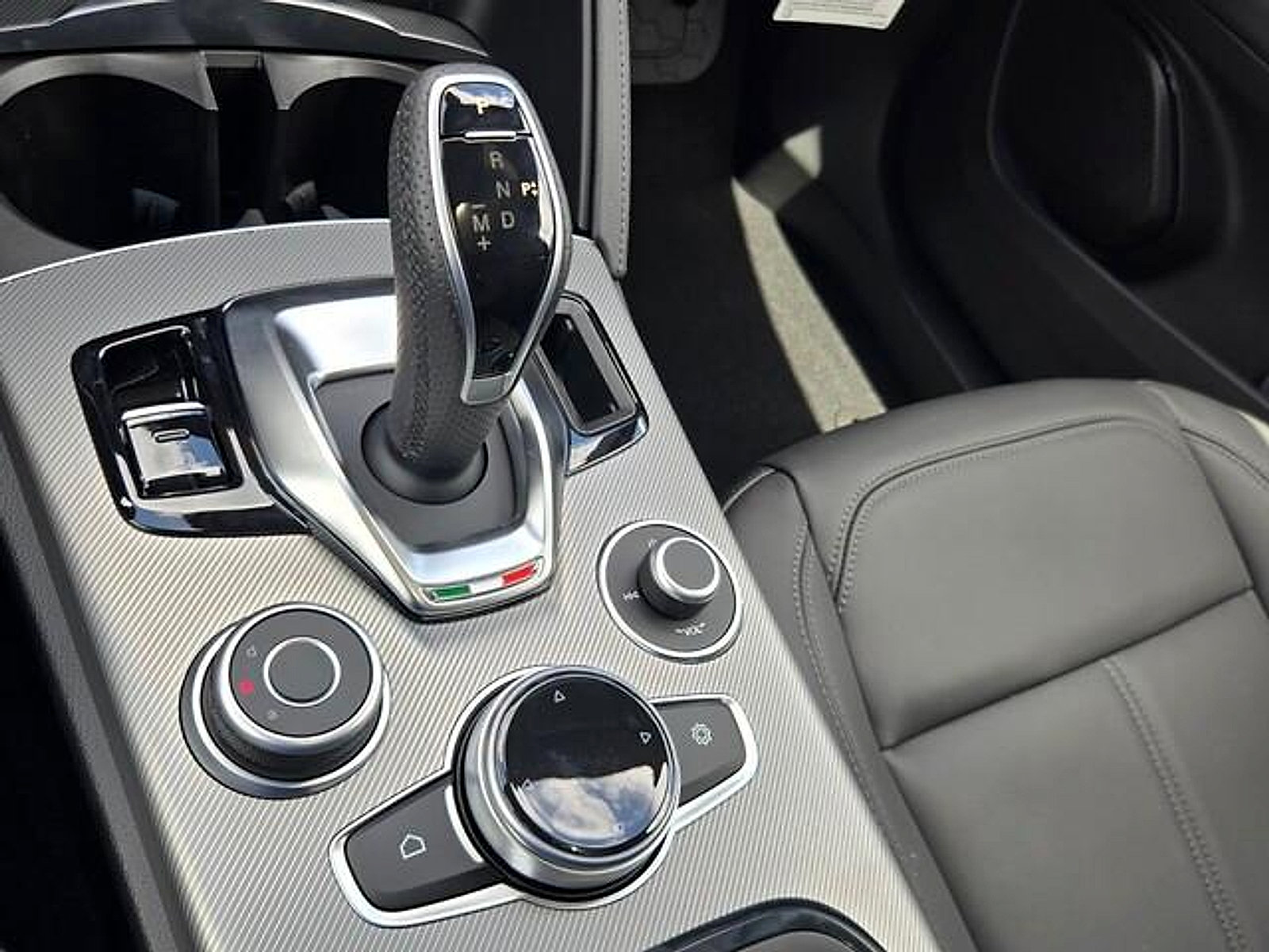 New 2026 Alfa Romeo Stelvio Sprint w/ Convenience Package AWD/4WD image 11