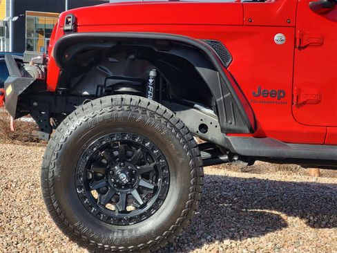 Used 2021 Jeep Gladiator Sport image 9