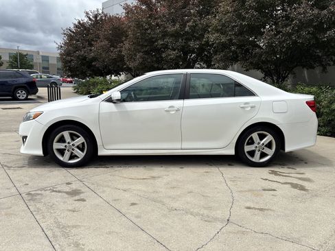 Used 2012 Toyota Camry SE FWD image 8