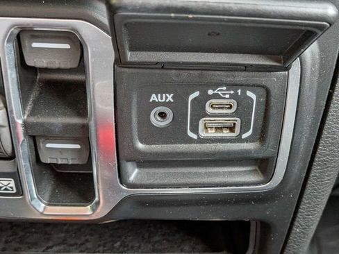 Used 2021 Jeep Gladiator Sport AWD/4WD image 24