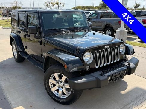 Used 2016 Jeep Wrangler Unlimited Sahara w/ Connectivity Group AWD/4WD image 4