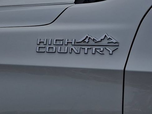 Used 2021 Chevrolet Suburban High Country w/ Premium Package AWD/4WD image 37
