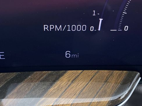 New 2026 Cadillac Escalade ESV Platinum Sport w/ LPO, ONYX Package AWD/4WD image 4