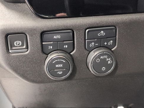Used 2024 Chevrolet Silverado 1500 LT AWD/4WD image 10