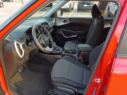 Used 2024 Kia Soul LX w/ Option Group 015 image 3