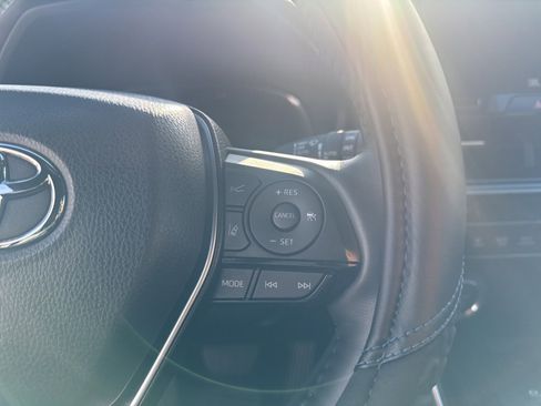 Used 2024 Toyota Venza Limited image 10