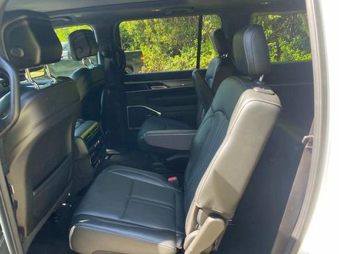 Used 2023 Jeep Wagoneer Series II AWD/4WD image 9