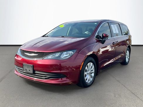 Used 2017 Chrysler Pacifica Touring w/ Tire & Wheel Group FWD image 3