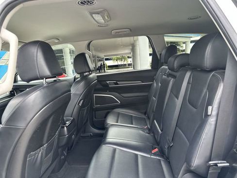Used 2024 Kia Telluride LX FWD image 27