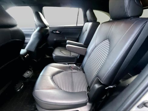 Used 2023 Toyota Highlander XSE FWD image 21