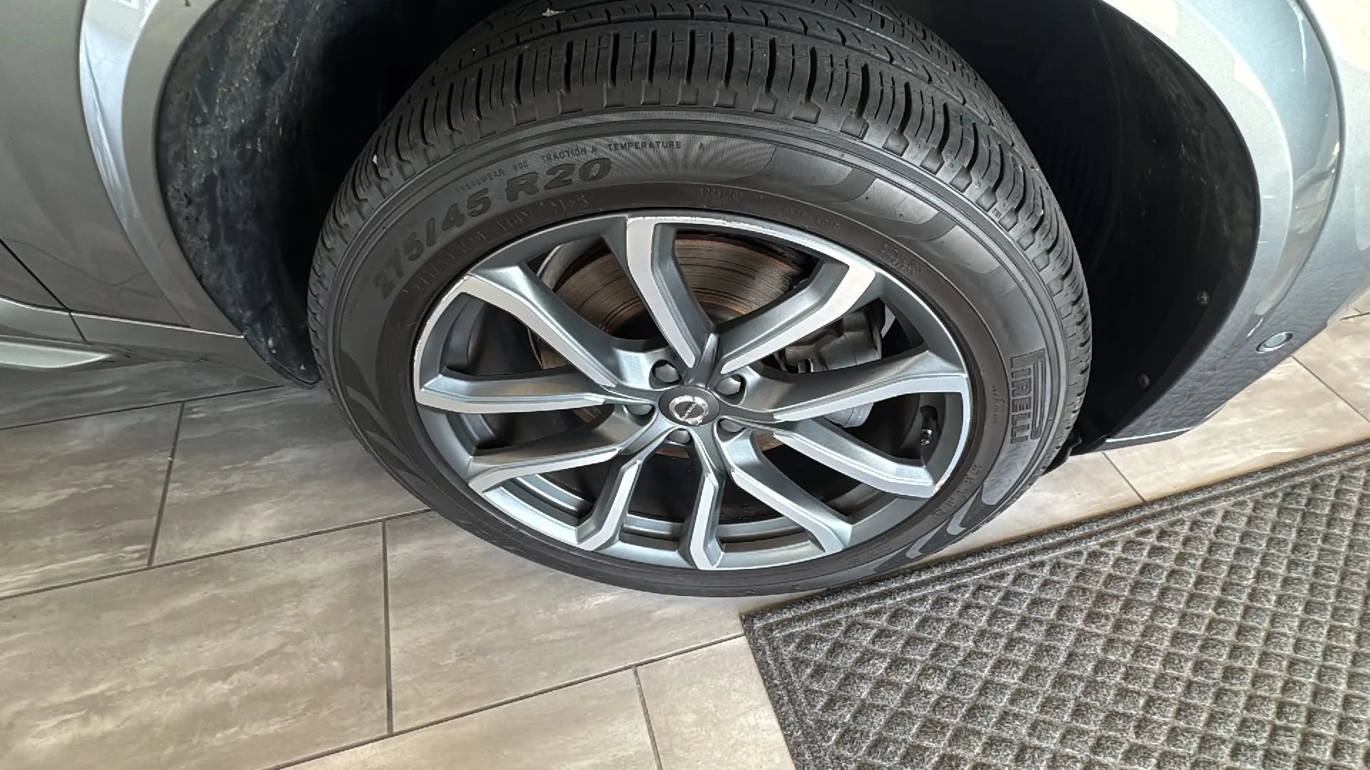 Used 2017 Volvo XC90 T6 Momentum w/ Vision Package AWD/4WD image 16