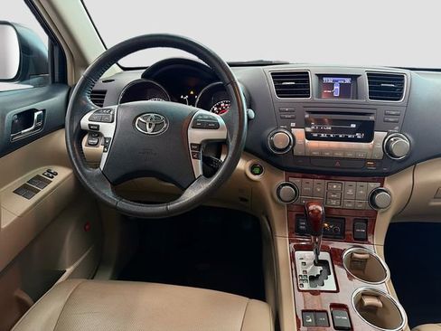 Used 2012 Toyota Highlander Limited w/ Tow Pkg image 21