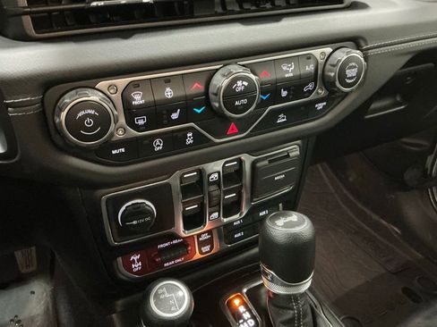 Used 2024 Jeep Wrangler Rubicon w/ XTREMEE 35" Tire Package image 14