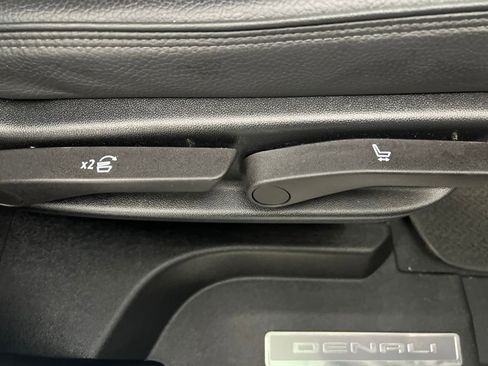 Used 2023 GMC Yukon Denali image 19