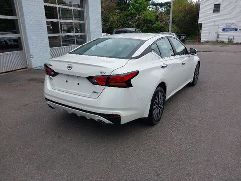 Used 2024 Nissan Altima 2.5 SV w/ SV Premium Package AWD/4WD image 8