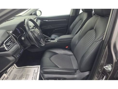 Used 2023 Toyota Camry SE FWD image 5