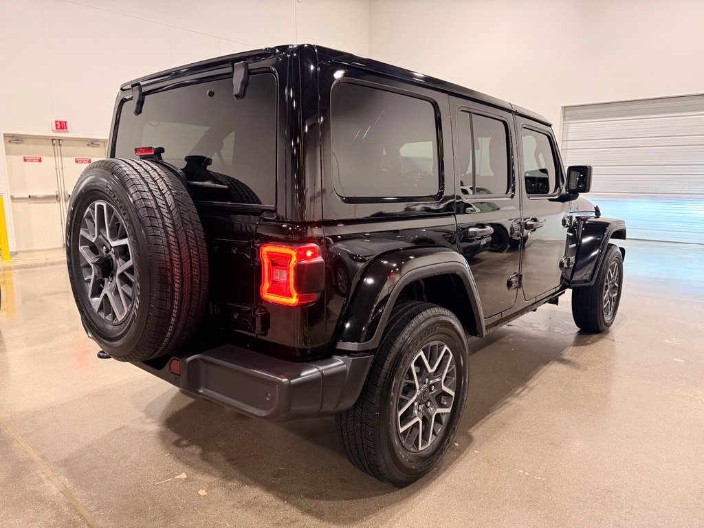 Used 2024 Jeep Wrangler Unlimited Sahara w/ Technology Group AWD/4WD image 5