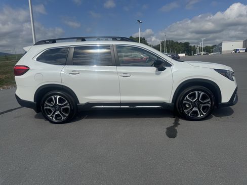 Used 2026 Subaru Ascent Limited AWD/4WD image 2