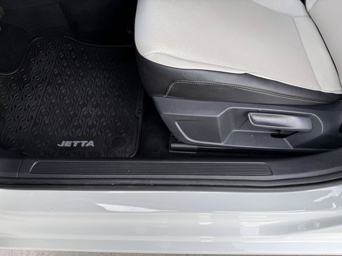 Used 2021 Volkswagen Jetta R-Line FWD image 14