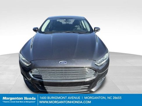 Used 2015 Ford Fusion SE w/ Equipment Group 202A FWD image 2