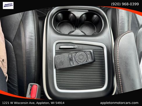 Used 2018 Chrysler Pacifica Touring-L Plus FWD image 22