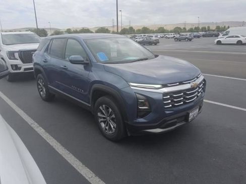 Used 2025 Chevrolet Equinox LT FWD image 2