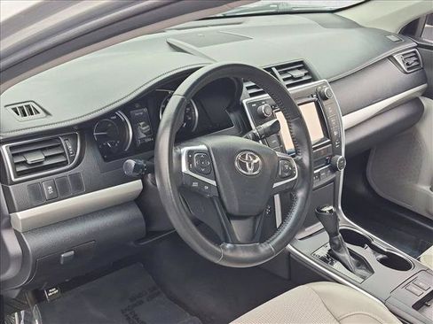 Used 2016 Toyota Camry SE w/ Moonroof Package FWD image 10