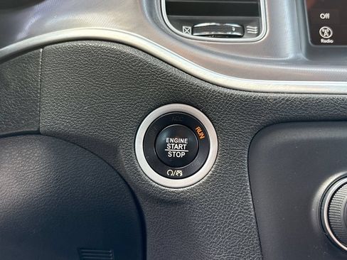 Used 2022 Dodge Charger SXT RWD image 11