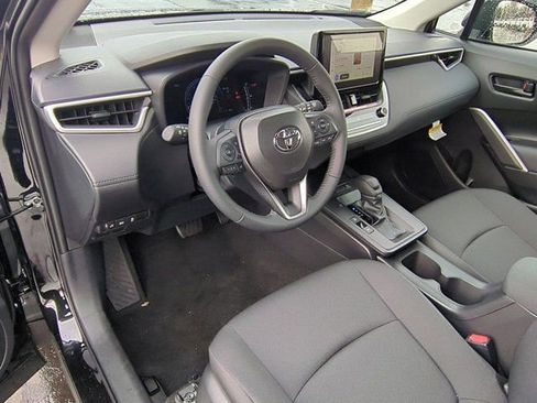 Used 2026 Toyota Corolla Cross LE image 9