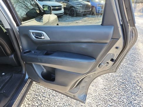 Used 2019 Nissan Pathfinder SL image 24