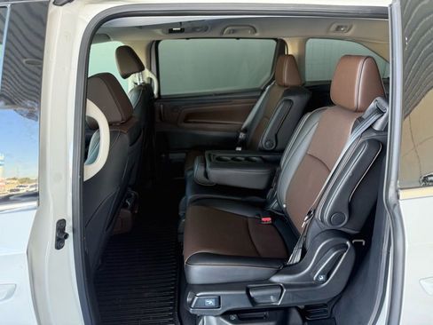 Used 2025 Honda Odyssey Elite image 18