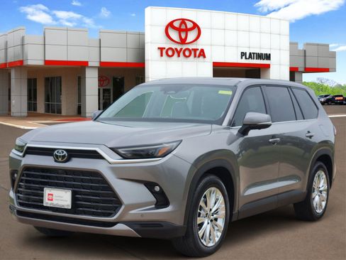 Used 2025 Toyota Grand Highlander AWD image 2