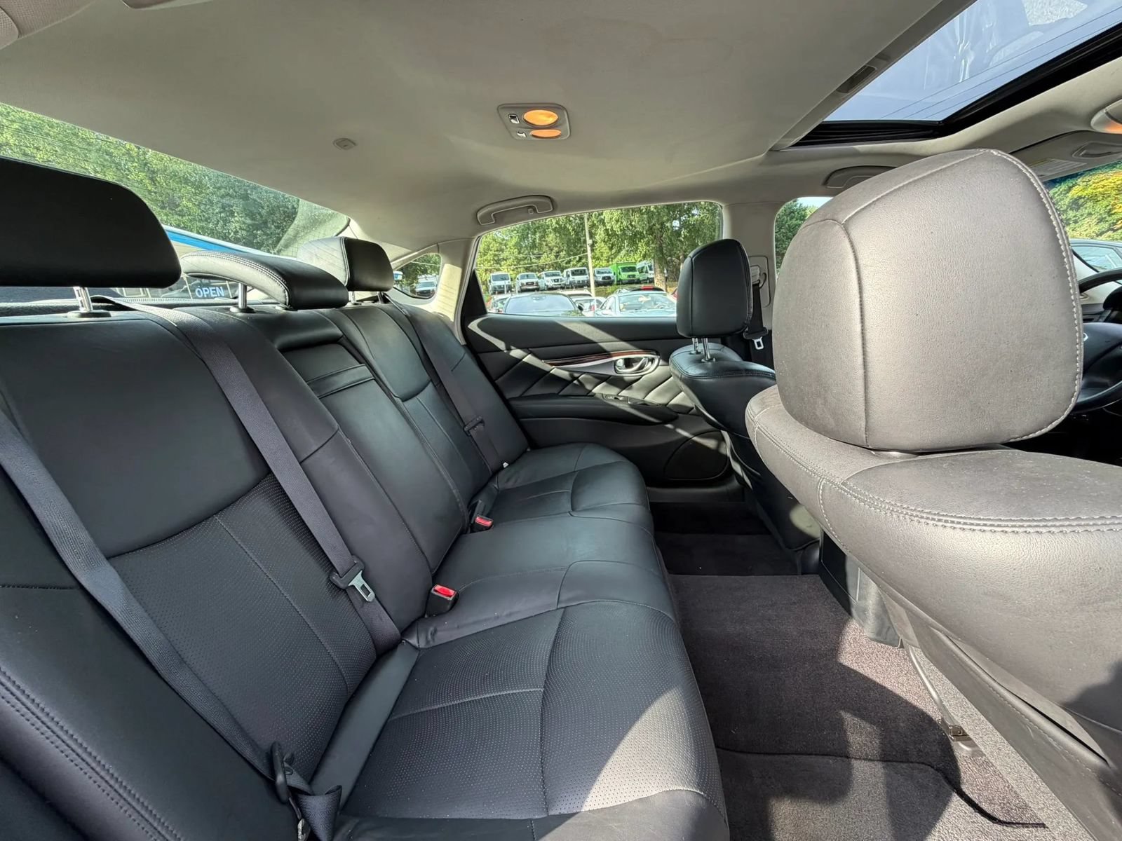 Used 2017 INFINITI Q70 L 3.7 AWD/4WD image 32