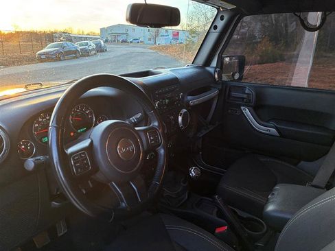 Used 2018 Jeep Wrangler Unlimited Sahara w/ Connectivity Group image 9