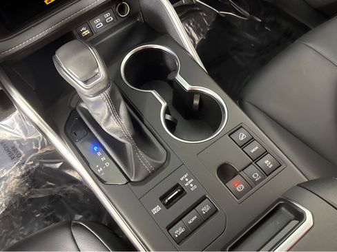Used 2024 Toyota Highlander XLE image 24