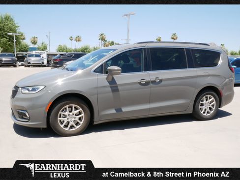 Used 2022 Chrysler Pacifica Touring-L FWD image 1
