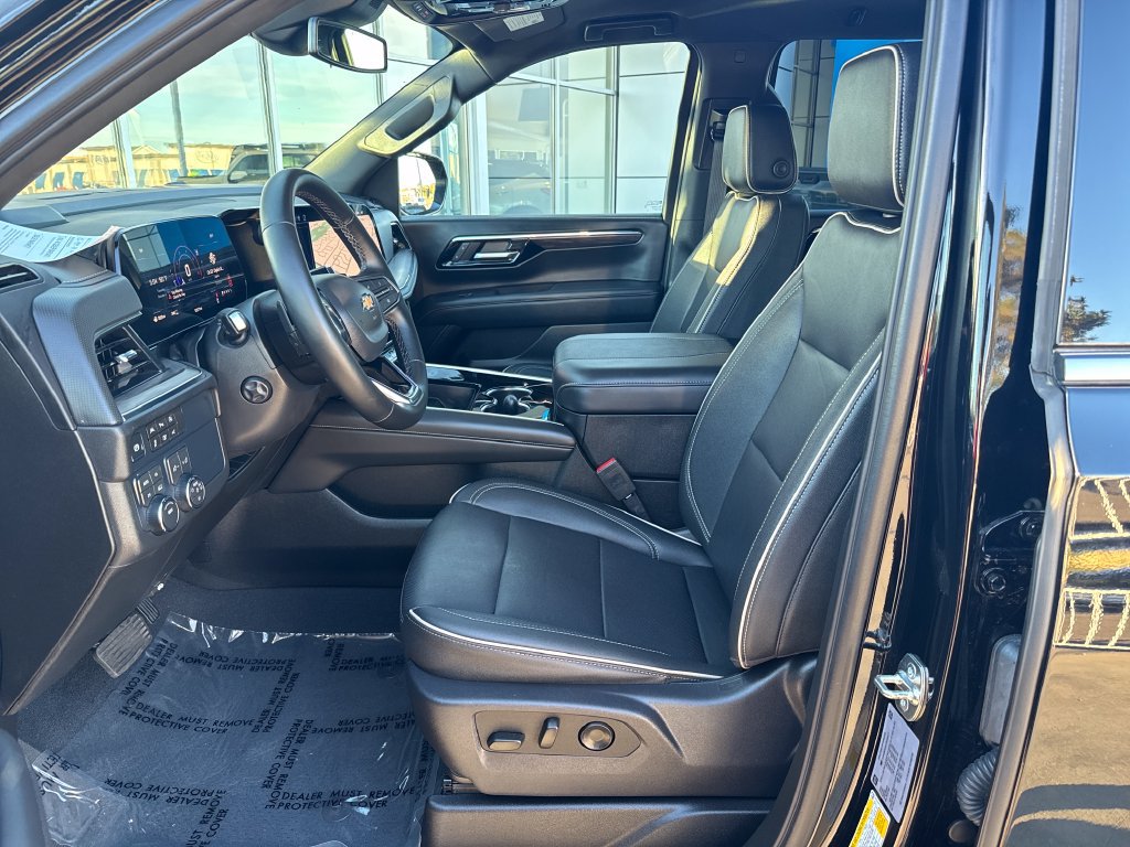 Used 2026 Chevrolet Suburban Premier AWD/4WD image 9