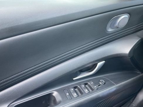 Used 2025 Hyundai Elantra SEL FWD image 13