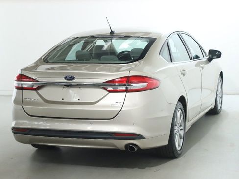Used 2017 Ford Fusion SE w/ Fusion SE Technology Package image 45