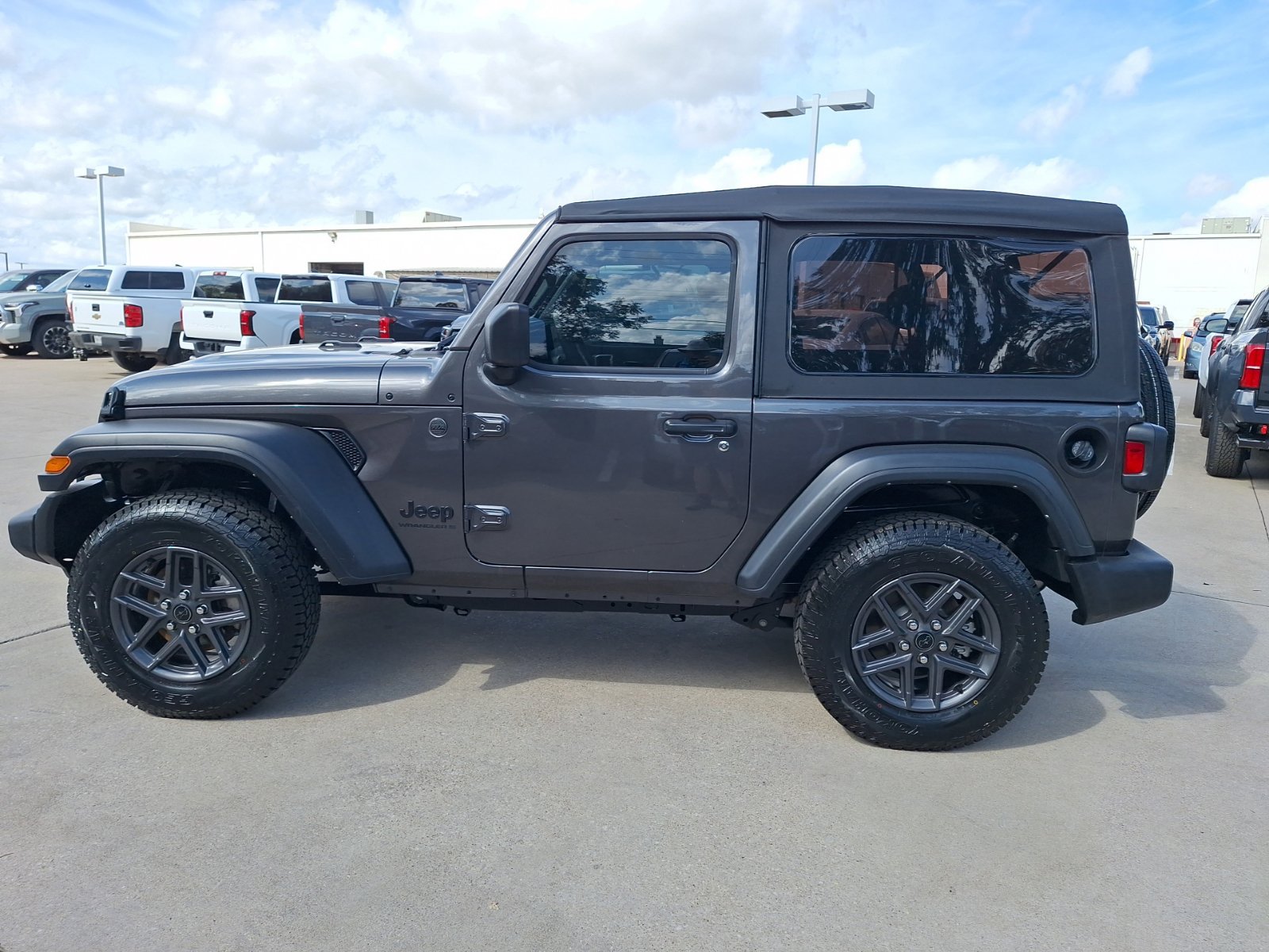 Used 2025 Jeep Wrangler Sport AWD/4WD image 3